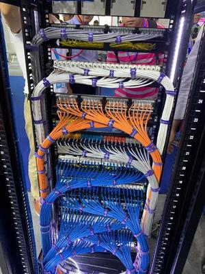 弱电工程师的精湛工艺 施工图片展现美学与实用性的完美融合